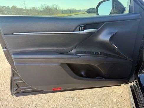 Used 2021 Toyota Camry SE image 11