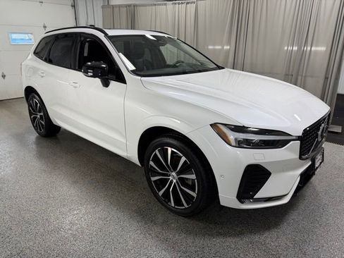 Used 2023 Volvo XC60 B5 Plus w/ Climate Package image 3