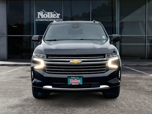 Used 2024 Chevrolet Suburban LT image 3