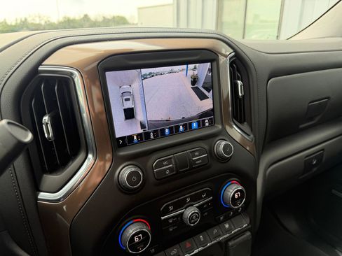 Used 2022 Chevrolet Silverado 1500 High Country w/ Technology Package AWD/4WD image 14