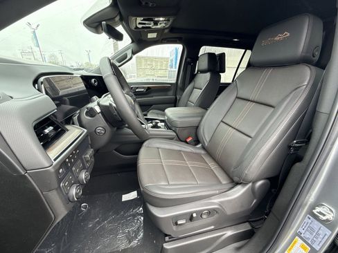 New 2026 Chevrolet Suburban High Country AWD/4WD image 13