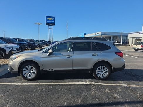 Used 2019 Subaru Outback 2.5i Premium image 16