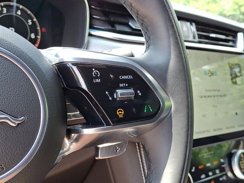 Used 2025 Jaguar F-PACE R-Dynamic S image 22