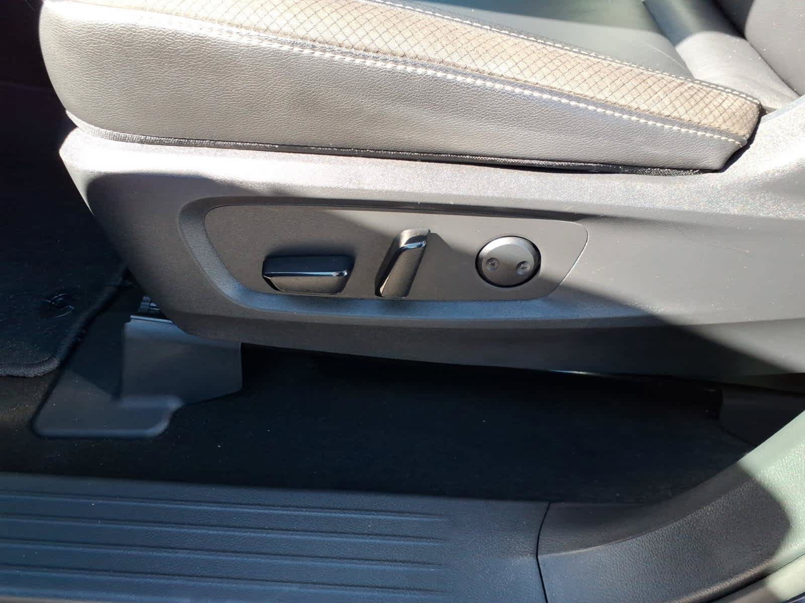Used 2025 Nissan Pathfinder SL AWD/4WD image 17