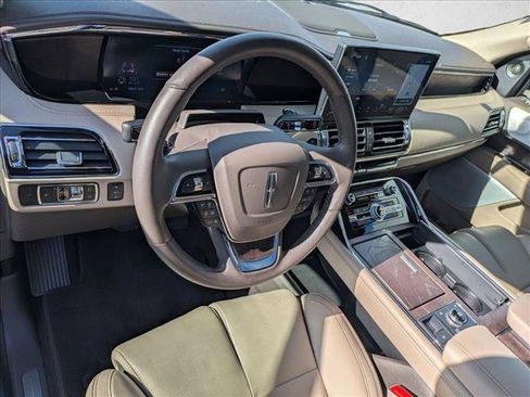 Used 2023 Lincoln Navigator Reserve RWD image 10