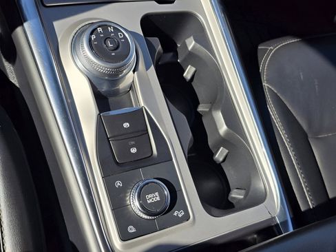 Used 2022 Ford Explorer XLT w/ Equipment Group 202A image 10