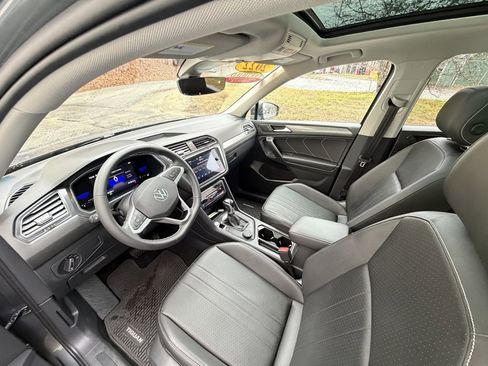 Used 2022 Volkswagen Tiguan SE image 6
