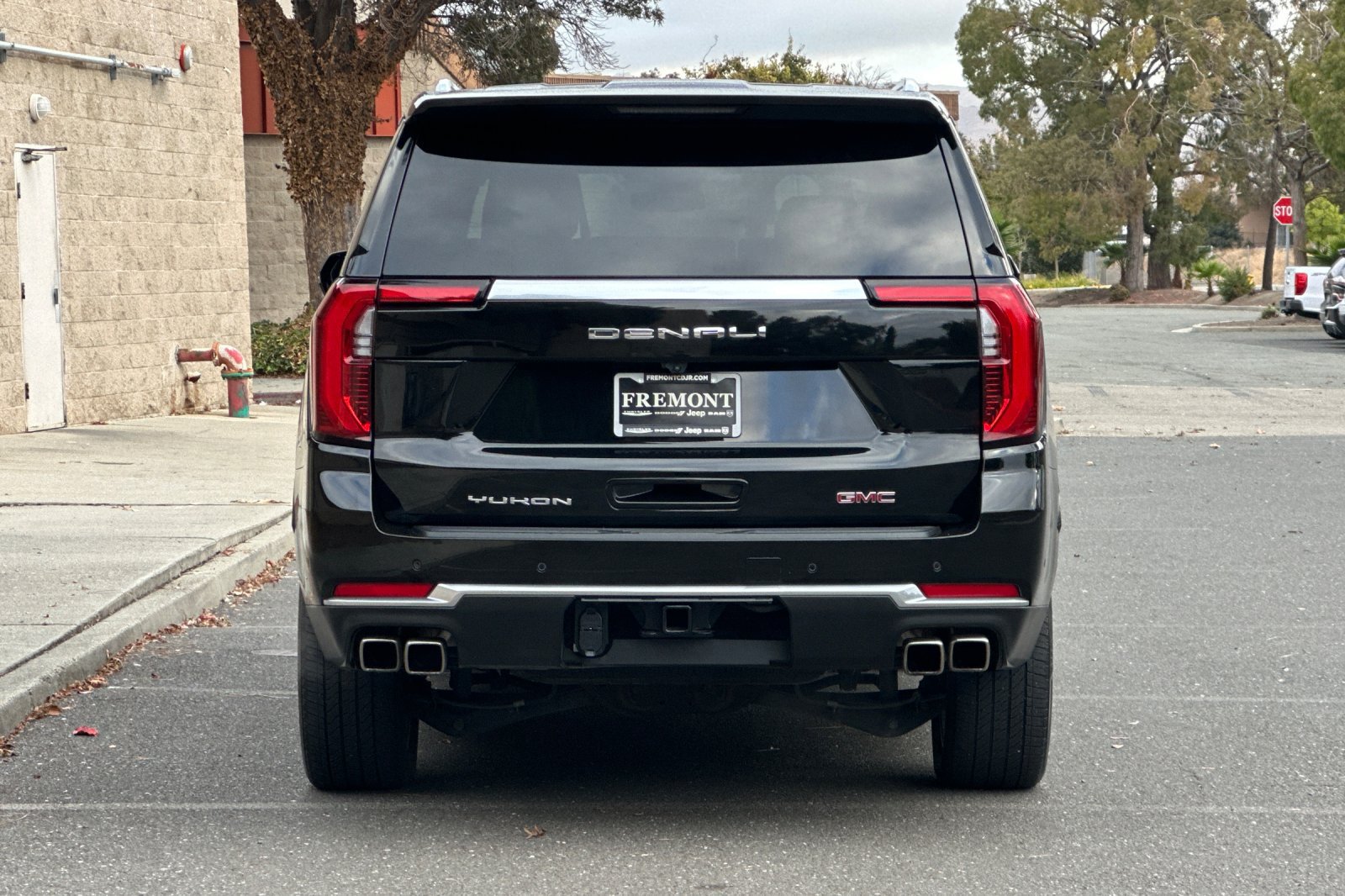 Used 2025 GMC Yukon XL Denali AWD/4WD image 4