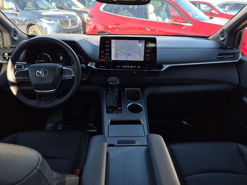 Used 2024 Toyota Sienna XLE Woodland Edition image 35