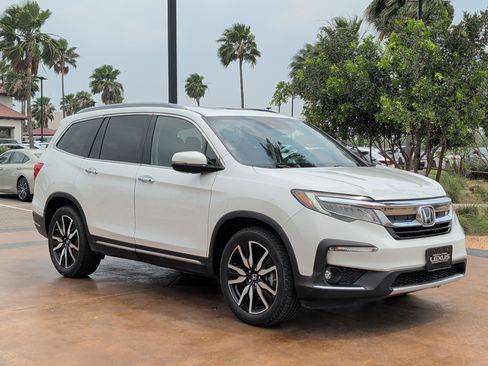 Used 2021 Honda Pilot Touring image 1
