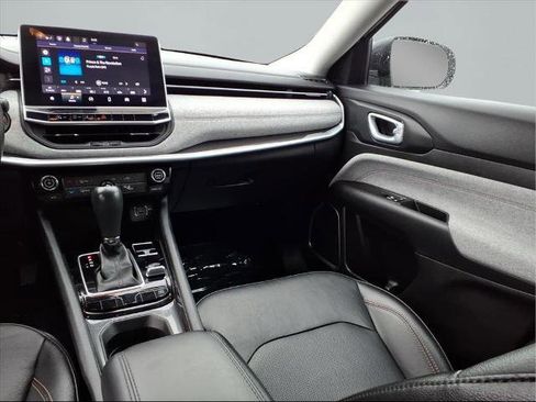 Used 2022 Jeep Compass Latitude image 10