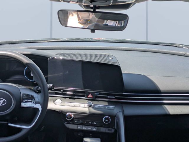Used 2024 Hyundai Elantra SEL FWD image 17