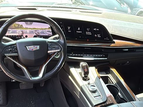 Used 2021 Cadillac Escalade Premium Luxury AWD/4WD image 32