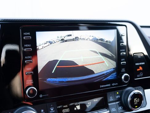 Used 2022 Toyota Highlander XSE image 4