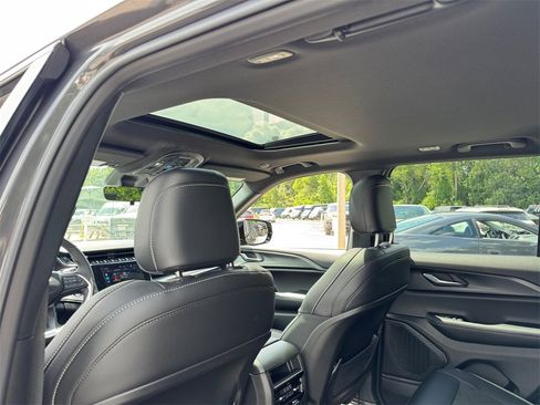 New 2025 Jeep Grand Cherokee Altitude image 18