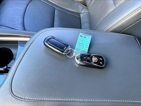 Used 2022 Buick Enclave Premium image 35