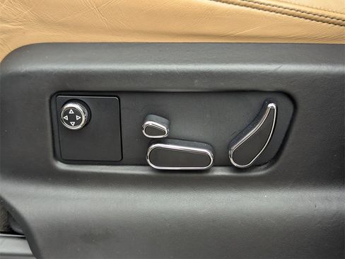 Used 2021 Bentley Bentayga V8 image 14