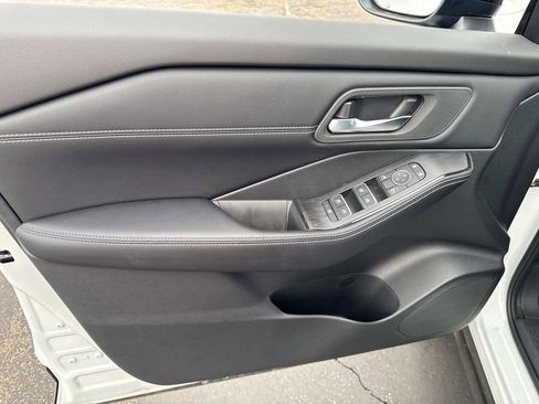 New 2025 Nissan Rogue SL AWD/4WD image 10
