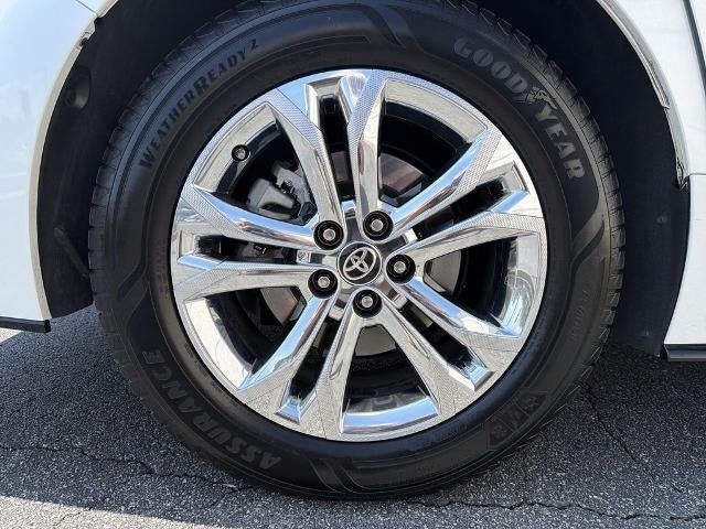 Used 2023 Toyota Sienna XSE AWD/4WD image 16