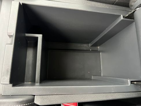 Used 2024 Nissan Pathfinder S image 25