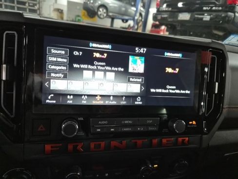 Used 2025 Nissan Frontier PRO-4X image 25