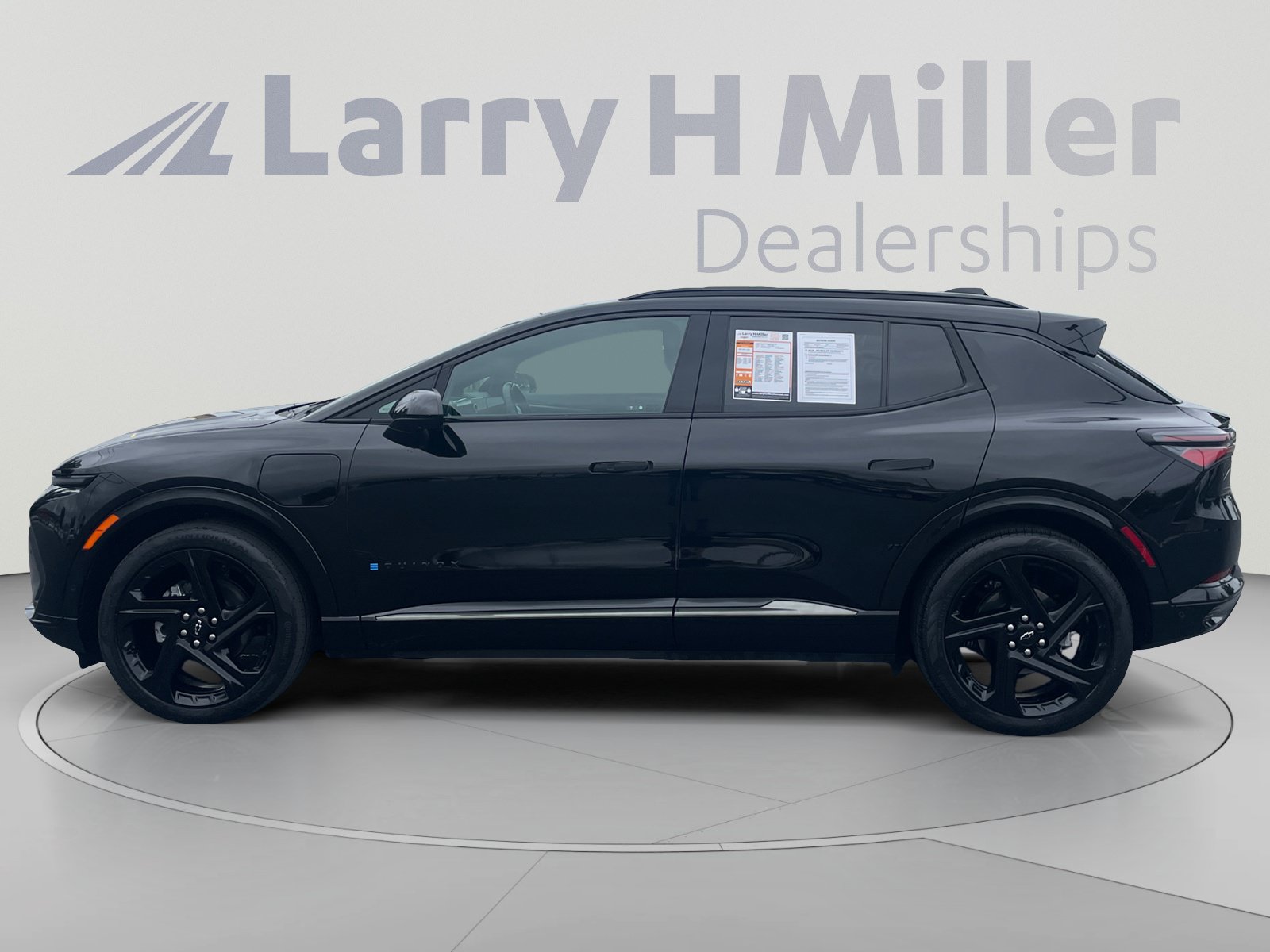 Used 2024 Chevrolet Equinox EV RS FWD image 2
