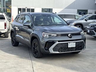 New 2025 Volkswagen Taos SE video 1