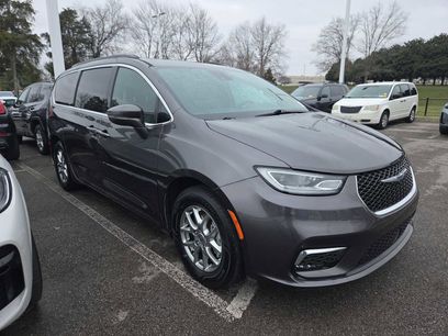 Used 2022 Chrysler Pacifica Touring