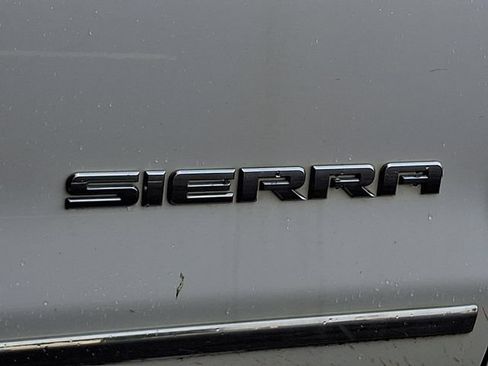 Used 2018 GMC Sierra 1500 SLT w/ SLT Premium Package AWD/4WD image 7