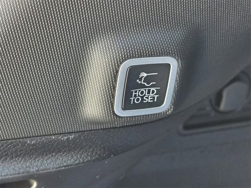 New 2025 Jeep Grand Cherokee Altitude image 13