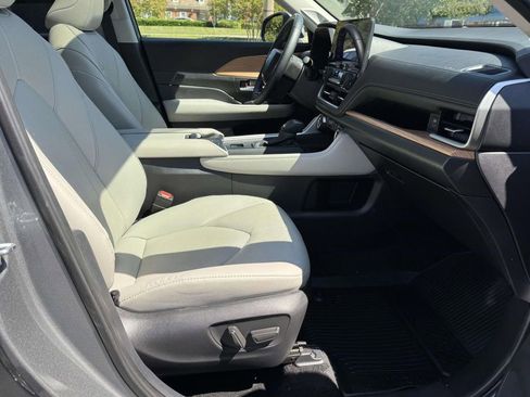 Used 2025 Toyota Grand Highlander FWD image 13