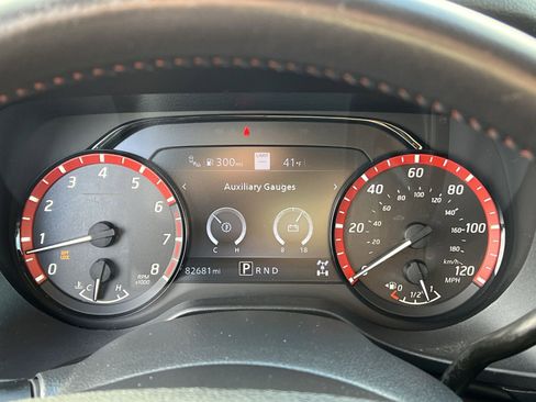 Used 2021 Nissan Titan PRO-4X w/ Pro-4x Convenience Package image 17