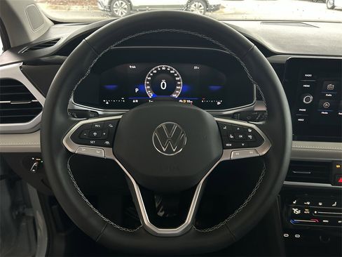New 2026 Volkswagen Taos SE image 15