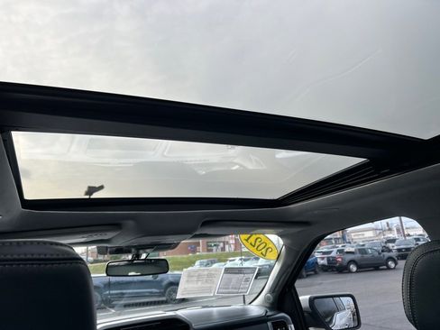 Used 2021 Ford F150 Limited image 4