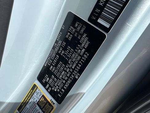 Used 2025 Kia Carnival SX FWD image 38