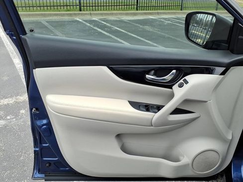 Used 2018 Nissan Rogue Sport SV image 12