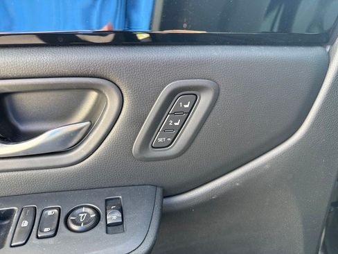 Used 2024 Honda Pilot EX-L image 9