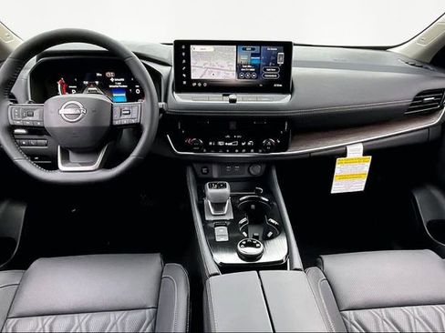 New 2026 Nissan Rogue Platinum w/ Tech Package AWD/4WD image 5