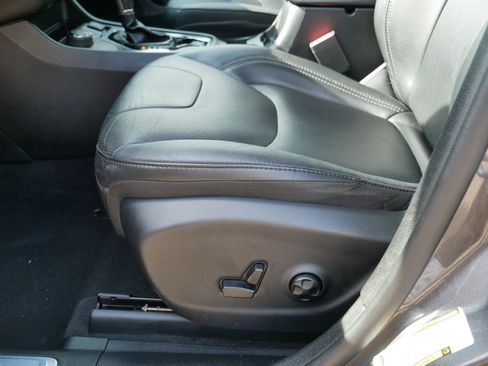 Used 2019 Jeep Cherokee Limited AWD/4WD image 20