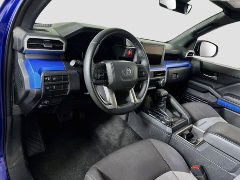 Used 2025 Toyota Tacoma TRD Off-Road AWD/4WD image 3