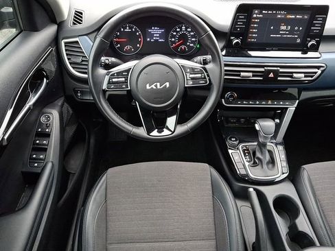 Used 2023 Kia Seltos S image 15
