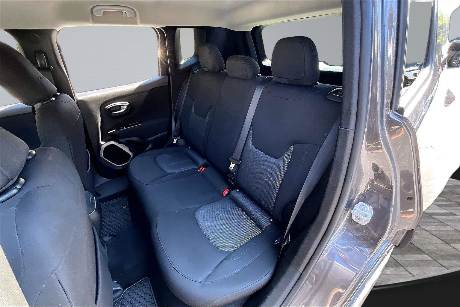 Used 2017 Jeep Renegade Latitude AWD/4WD image 26