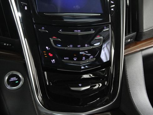 Used 2019 Cadillac Escalade ESV Luxury w/ Escalade Sport Edition image 16