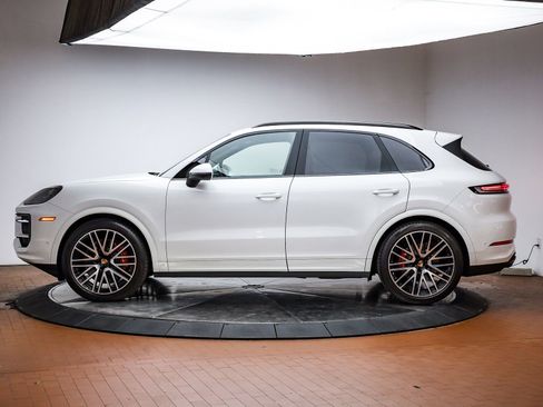 Used 2025 Porsche Cayenne S image 2