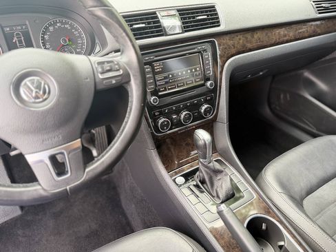 Used 2015 Volkswagen Passat TDI SEL Premium FWD image 14