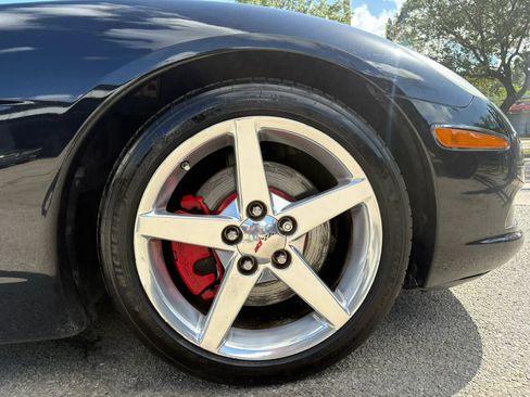 Used 2005 Chevrolet Corvette Coupe w/ Preferred Equipment Group RWD image 36