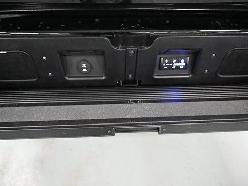 Used 2024 GMC Sierra 1500 AT4X image 11