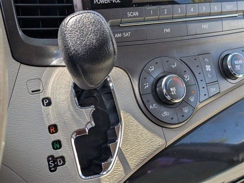 Used 2012 Toyota Sienna FWD image 12