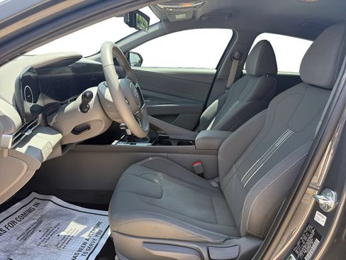 Used 2023 Hyundai Elantra SEL w/ Convenience Package FWD image 10