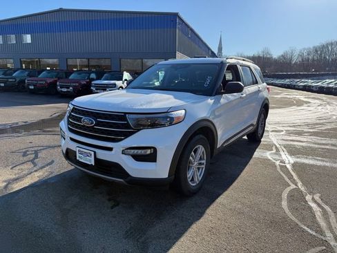Certified 2022 Ford Explorer XLT w/ Equipment Group 202A AWD/4WD image 14